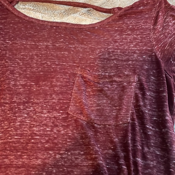 T-Shirt - Picture 2 of 5